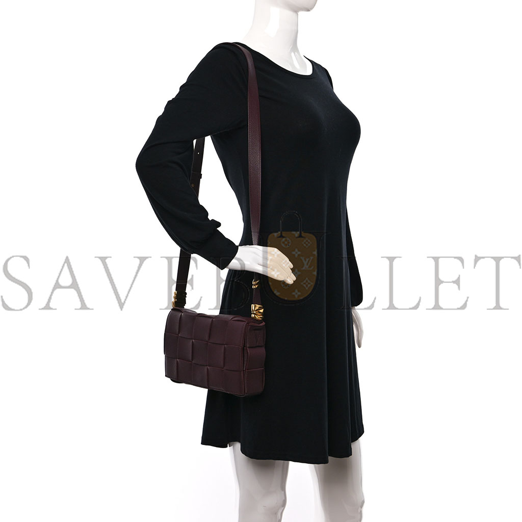 BOTTEGA VENETA GRAINED CALFSKIN MAXI INTRECCIATO CASSETTE CROSSBODY BAG BORDEAUX (23*15*5.5cm)