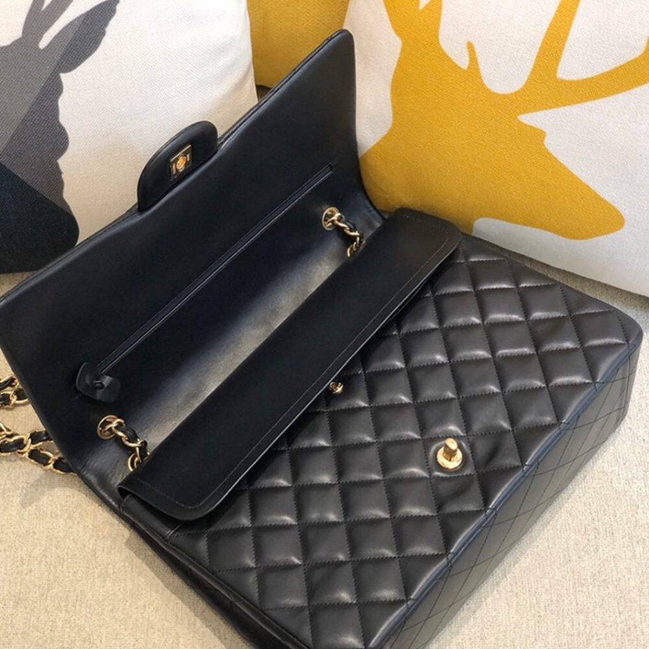 CHANEL CLASSIC FLAP MAXI BLACK CAVIAR LEATHER GOLD HARDWARE (33*22*9cm)